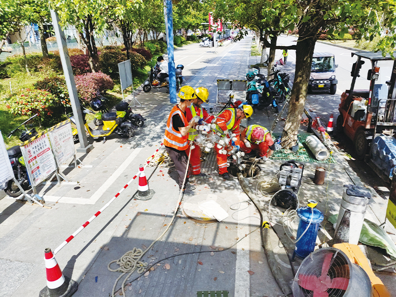  四方台UV-CIPP紫外光固化修复